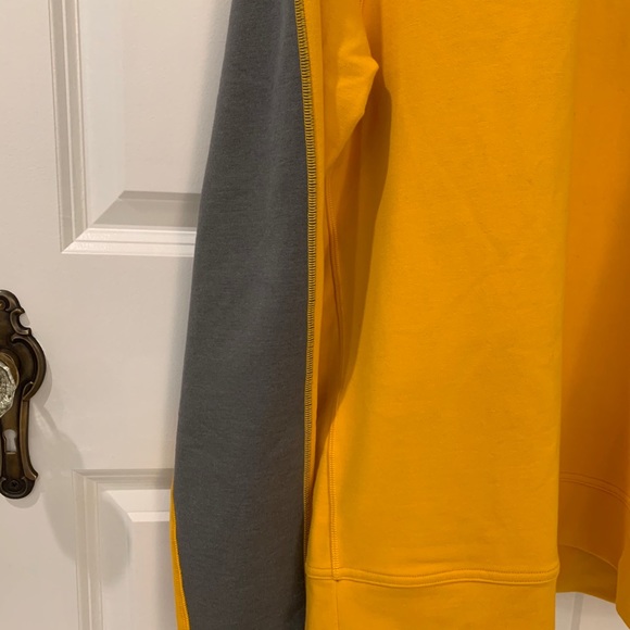 New Men’s Lululemon long sleeve crew - Picture 6 of 7